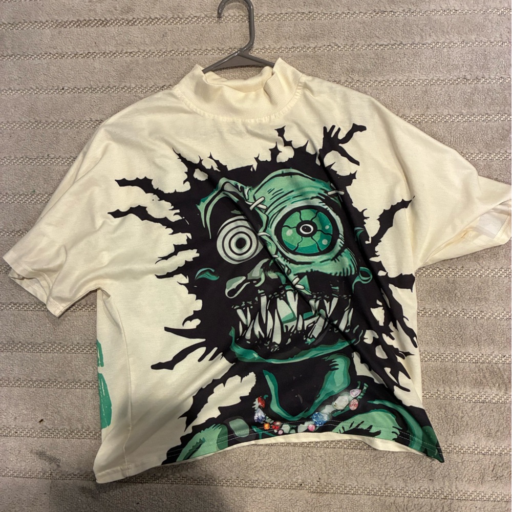 Cream and Green Graphic T-Shirt